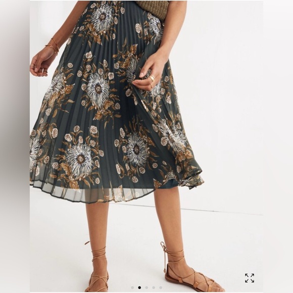Madewell Pleated Midi Skirt in Painted Blooms - Picture 3 of 4